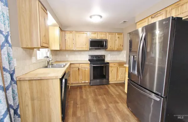 370 S 10th E, Mountain Home, ID 83647-3212