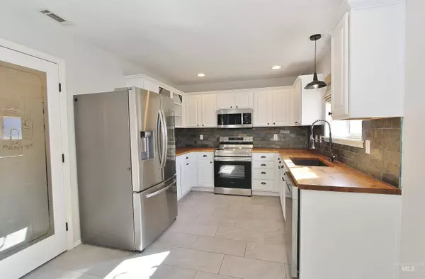 3012 Arcadian Dr, Caldwell, ID 83605