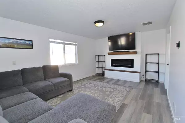 808 Ada Court, Nampa, ID 83686