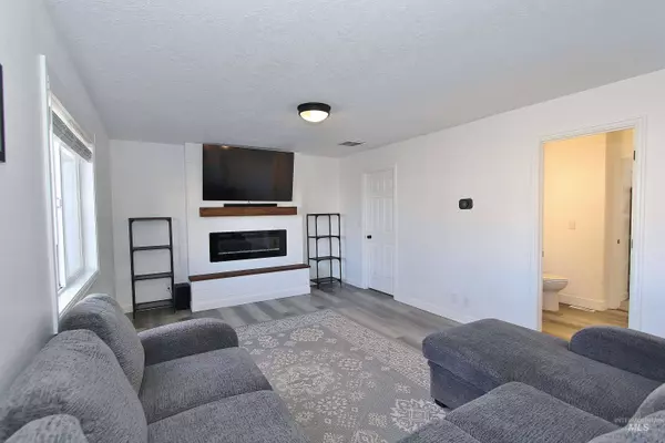 808 Ada Court, Nampa, ID 83686