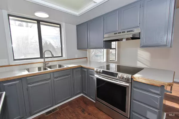 1225 E 18th N, Mountain Home, ID 83647