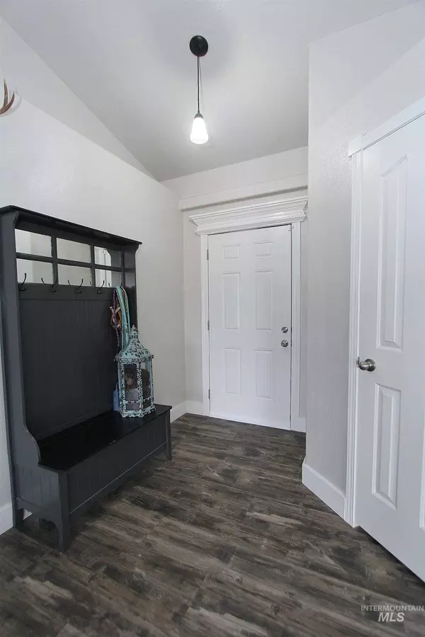 516 Arrowhead Dr, Nampa, ID 83686