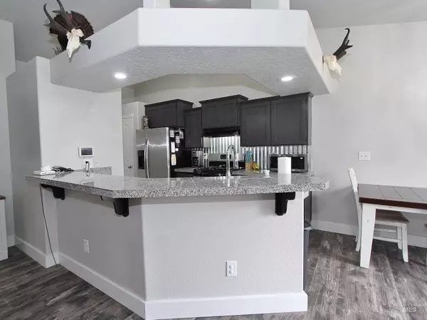 516 Arrowhead Dr, Nampa, ID 83686