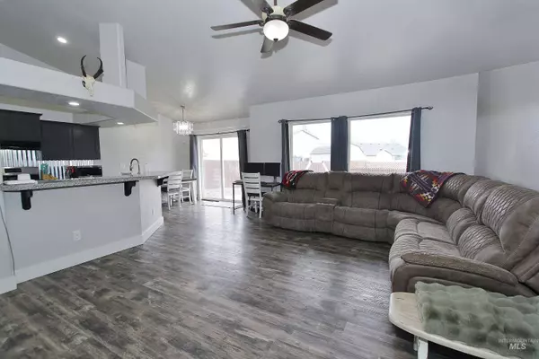 516 Arrowhead Dr, Nampa, ID 83686