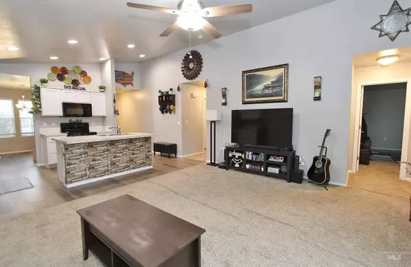 17582 Mountain Springs Ave, Nampa, ID 83687