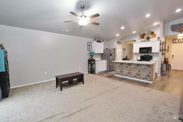 17582 Mountain Springs Ave, Nampa, ID 83687