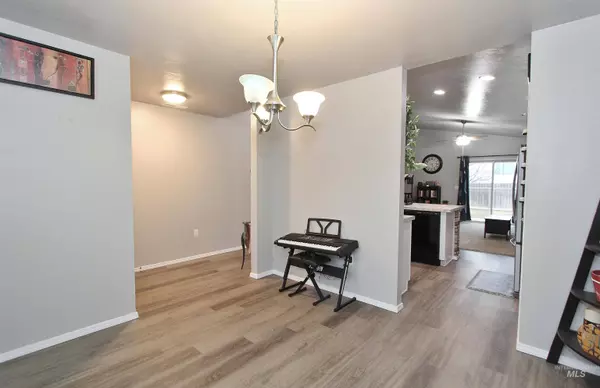 17582 Mountain Springs Ave, Nampa, ID 83687