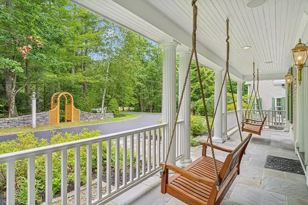 13 Streamwood LN, Falmouth, ME 04105