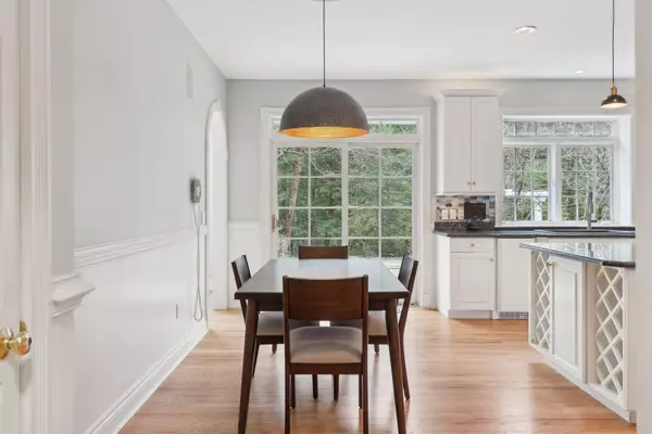 13 Streamwood LN, Falmouth, ME 04105