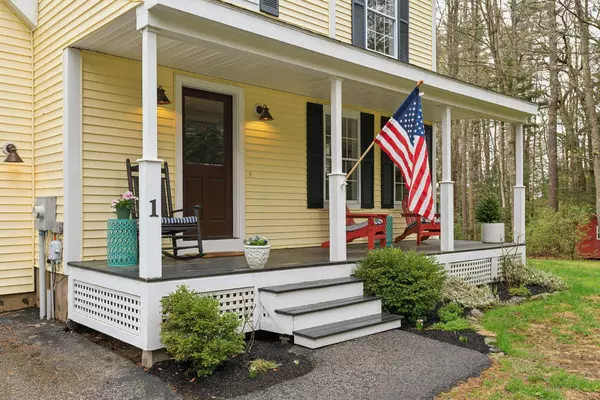 1 Lanier LN, Falmouth, ME 04105