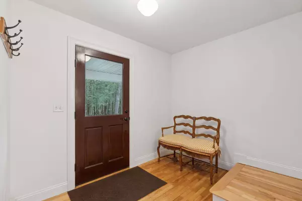 1 Lanier LN, Falmouth, ME 04105