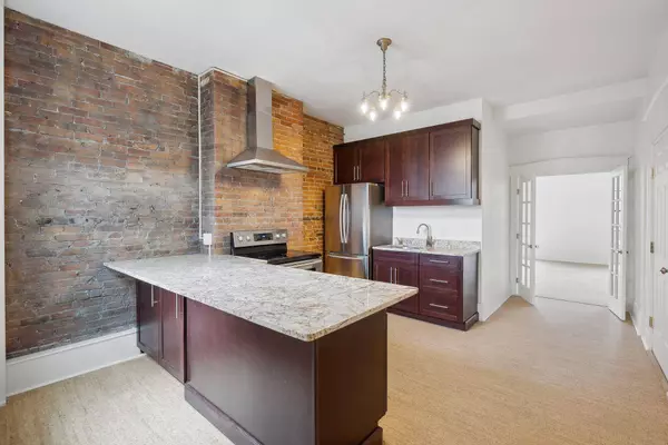 17 Pine ST #2, Portland, ME 04102