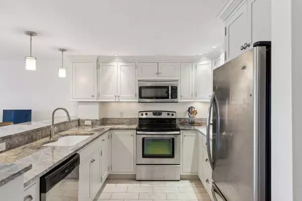 709 Chandlers Wharf #709, Portland, ME 04101