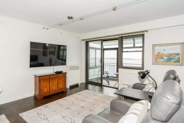 45 Eastern Promenade #8D, Portland, ME 04101