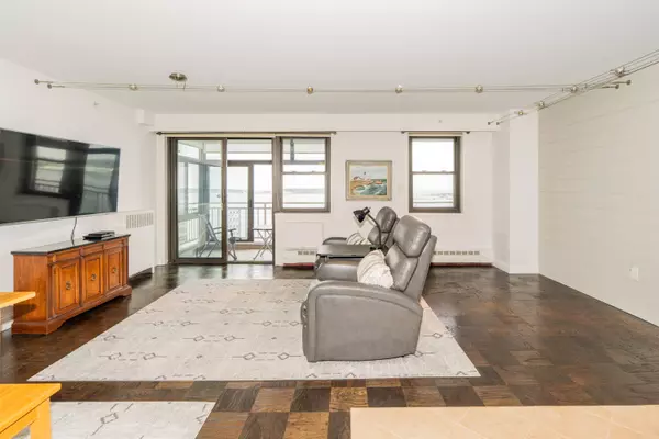 45 Eastern Promenade #8D, Portland, ME 04101