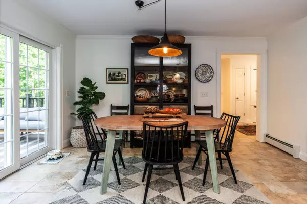 20 Babbidge RD, Falmouth, ME 04105