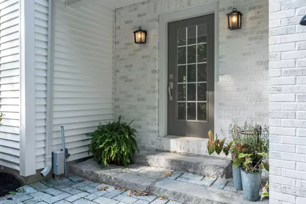 20 Babbidge RD, Falmouth, ME 04105