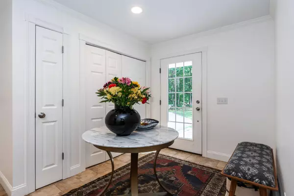 20 Babbidge RD, Falmouth, ME 04105