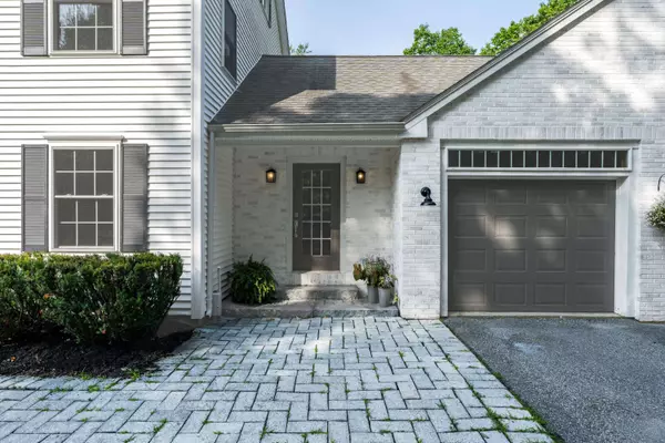 20 Babbidge RD, Falmouth, ME 04105