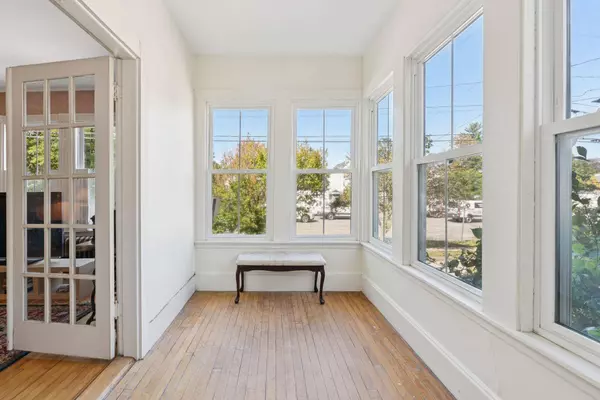 48 Ashmont ST, Portland, ME 04103