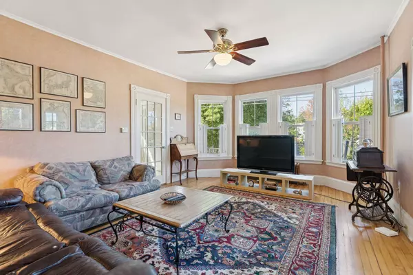 48 Ashmont ST, Portland, ME 04103