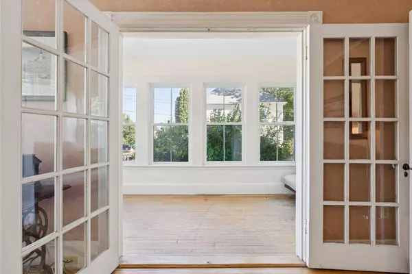 48 Ashmont ST, Portland, ME 04103