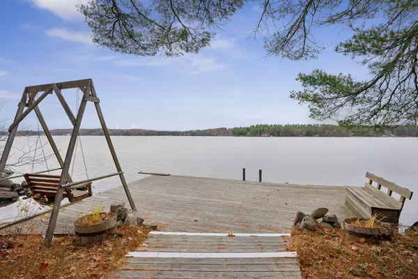 16 Breezy Point RD, Naples, ME 04055