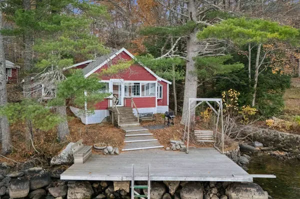 16 Breezy Point RD, Naples, ME 04055