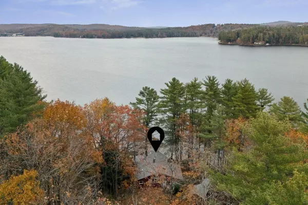 16 Breezy Point RD, Naples, ME 04055