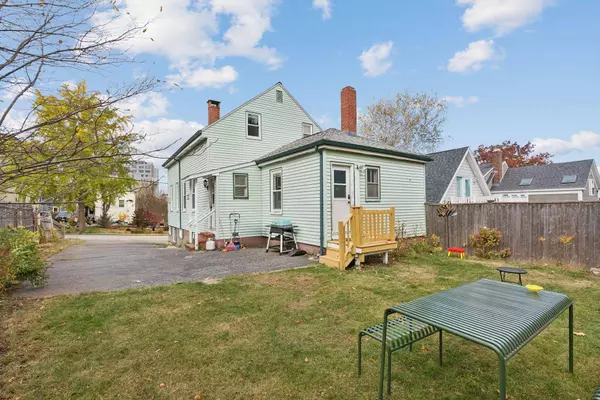 32 Melbourne ST, Portland, ME 04101