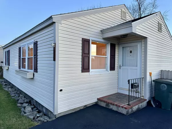 212 New Gorham RD, Westbrook, ME 04092