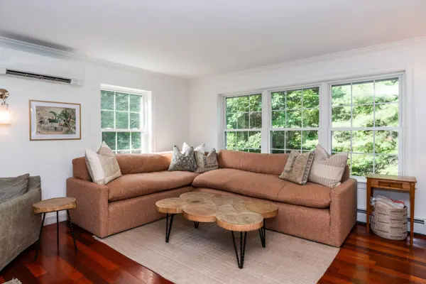 20 Babbidge RD, Falmouth, ME 04105