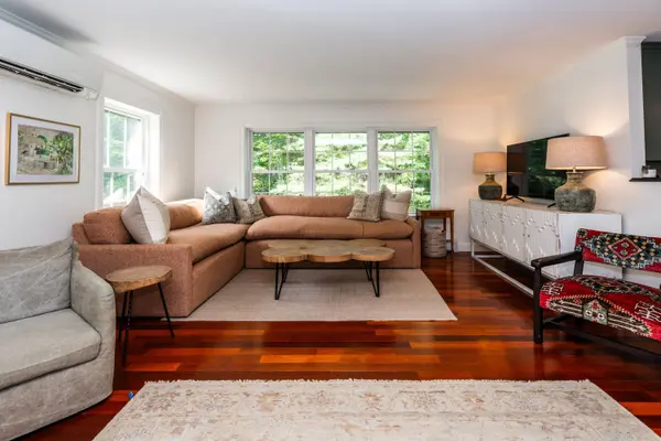 20 Babbidge RD, Falmouth, ME 04105