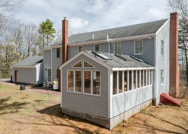 8 Halls Hill RD, Falmouth, ME 04105