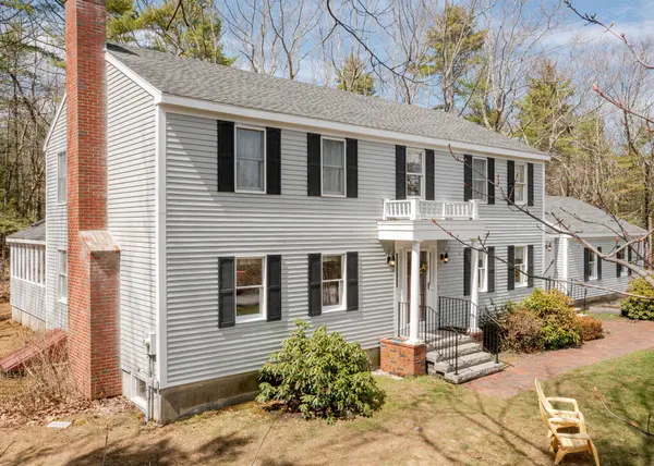 8 Halls Hill RD, Falmouth, ME 04105