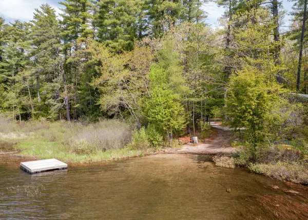 7 Cluff LN, Bridgton, ME 04009