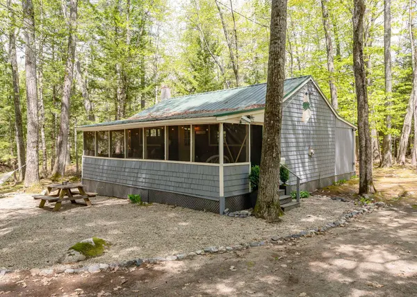 7 Cluff LN, Bridgton, ME 04009