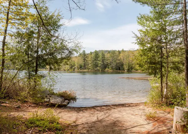 7 Cluff LN, Bridgton, ME 04009