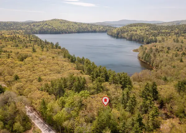 7 Cluff LN, Bridgton, ME 04009