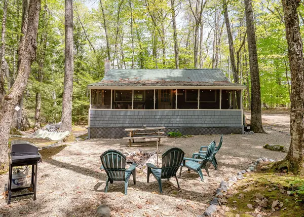 7 Cluff LN, Bridgton, ME 04009