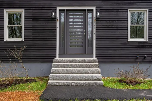 8 Mast RD, Scarborough, ME 04074