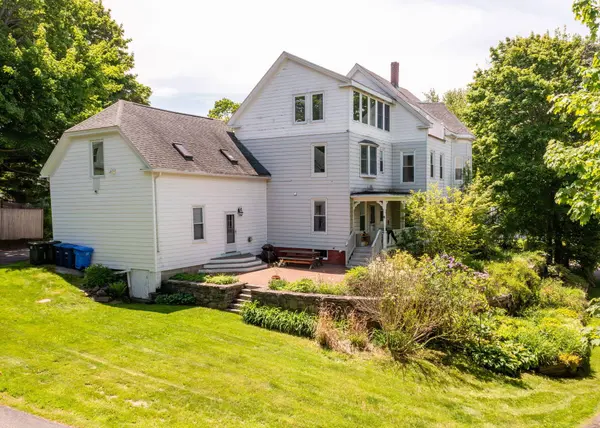 32 Clemons ST, South Portland, ME 04106