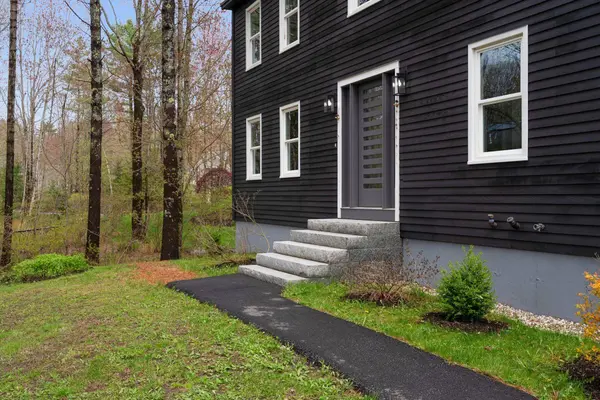 8 Mast RD, Scarborough, ME 04074