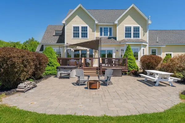 18 Linsausiq WAY, Falmouth, ME 04105