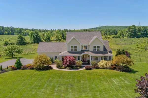 18 Linsausiq WAY, Falmouth, ME 04105