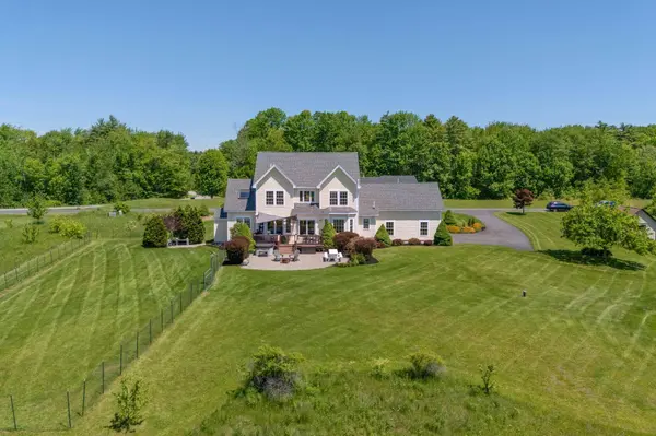 18 Linsausiq WAY, Falmouth, ME 04105