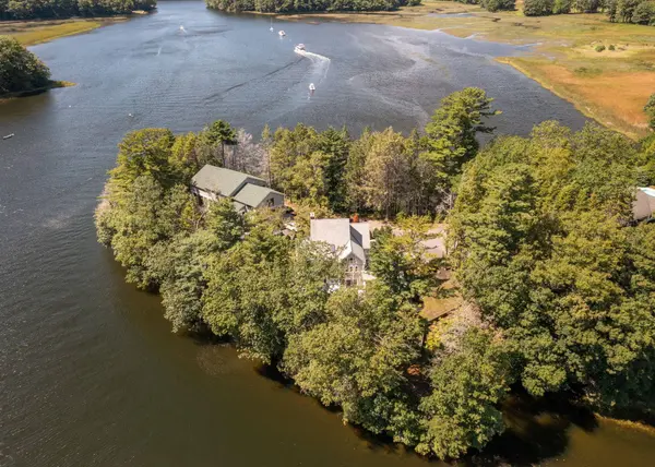 21 Glenhaven CIR W, Saco, ME 04072