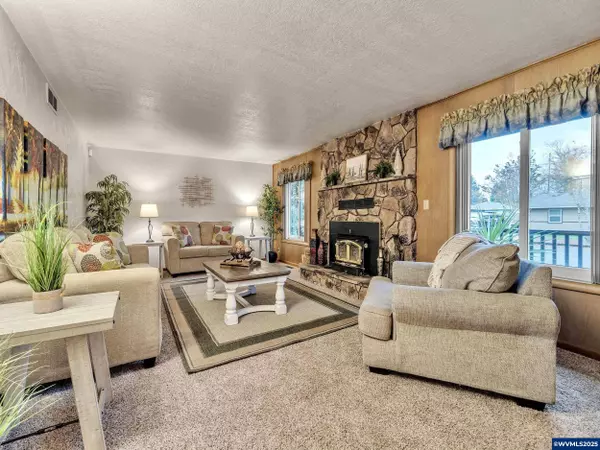 255 Gardner Av, Stayton, OR 97383