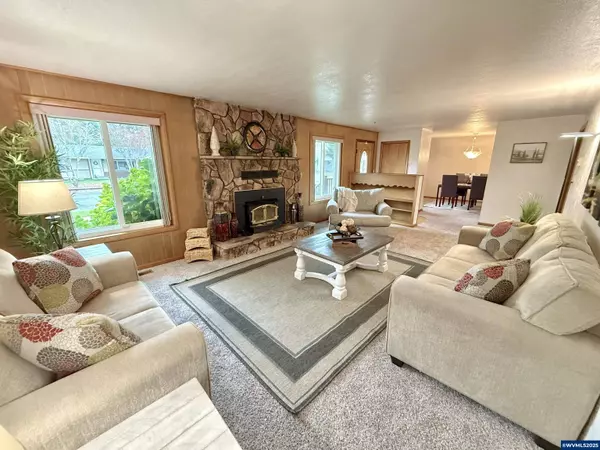 255 Gardner Av, Stayton, OR 97383