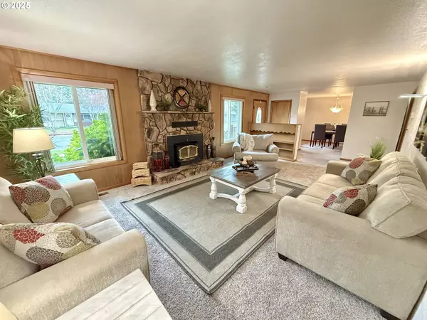 255 N GARDNER AVE, Stayton, OR 97383